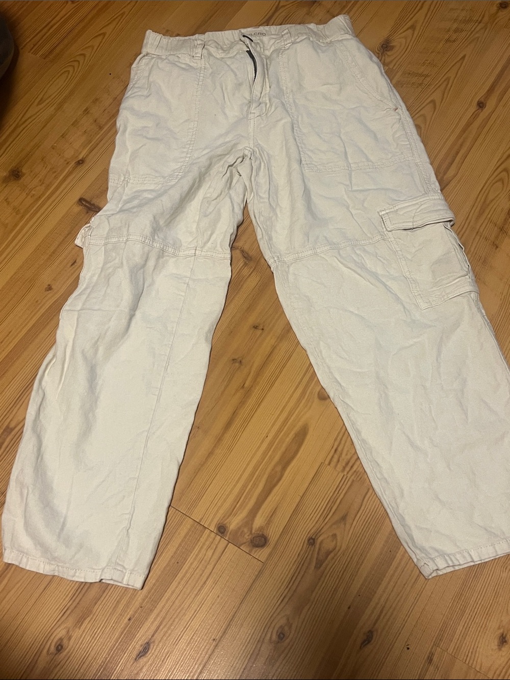 Pilcro Cream Cargo Capris
